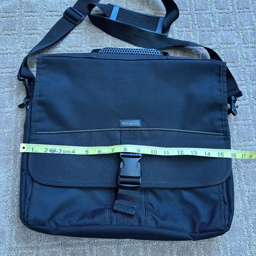 Targus Laptop Computer Bag Black Adjustable Shoulder Strap Travel Padded Pockets